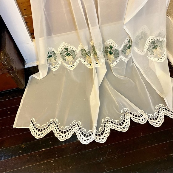 SET OF TWO Vintage Embroidered Curtain Panels 🧚🏼‍♂️🐝🦋 - Picture 3 of 3